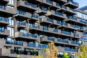 Czy można złożyć raport do kobize wieczorem?